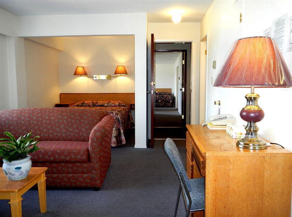 Mayfair Motel Виктория Экстерьер фото