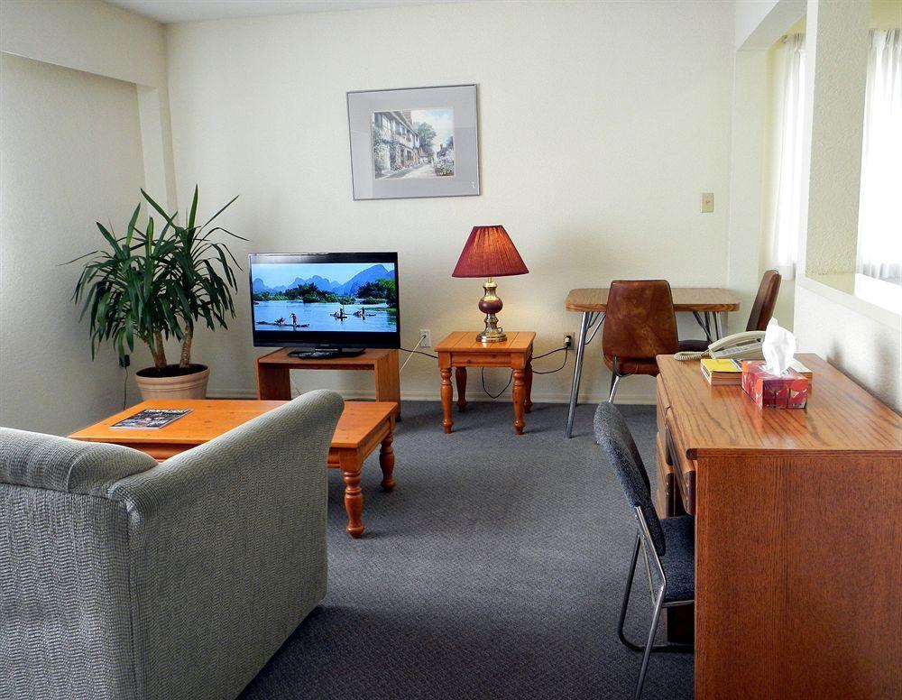 Mayfair Motel Виктория Экстерьер фото