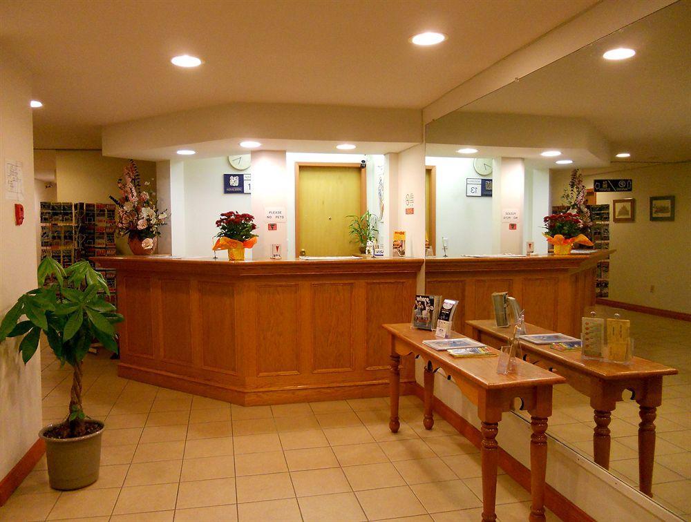 Mayfair Motel Виктория Экстерьер фото