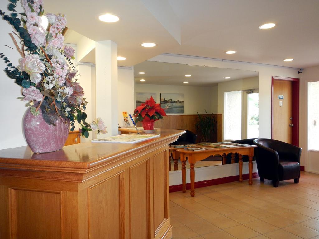 Mayfair Motel Виктория Экстерьер фото