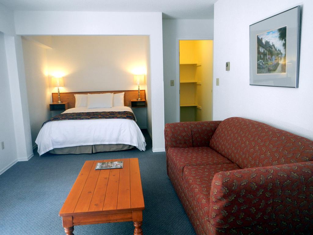 Mayfair Motel Виктория Экстерьер фото