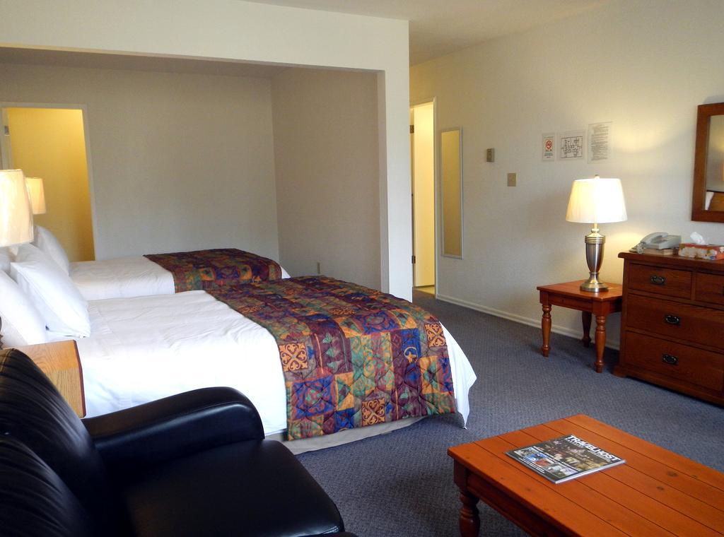 Mayfair Motel Виктория Экстерьер фото
