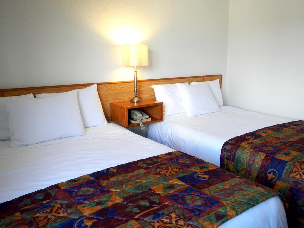 Mayfair Motel Виктория Экстерьер фото