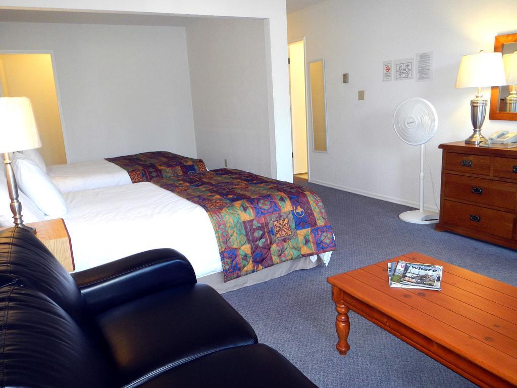 Mayfair Motel Виктория Экстерьер фото