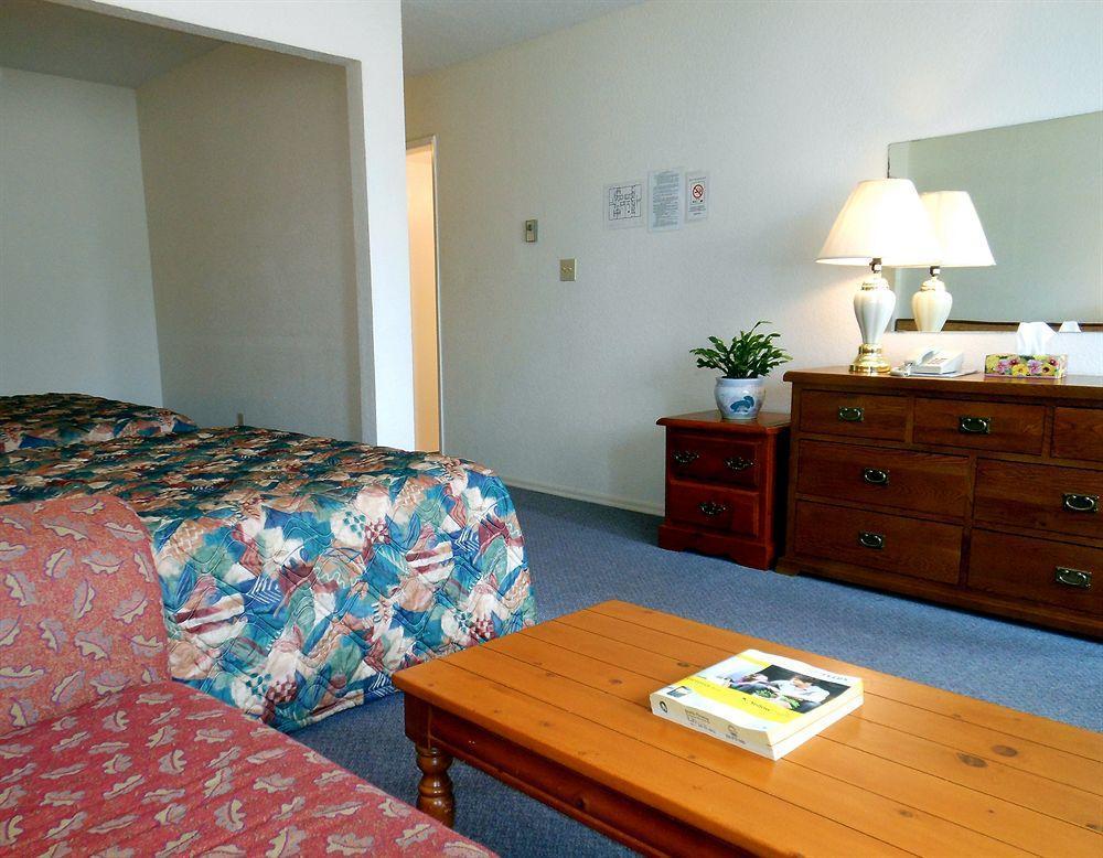 Mayfair Motel Виктория Экстерьер фото